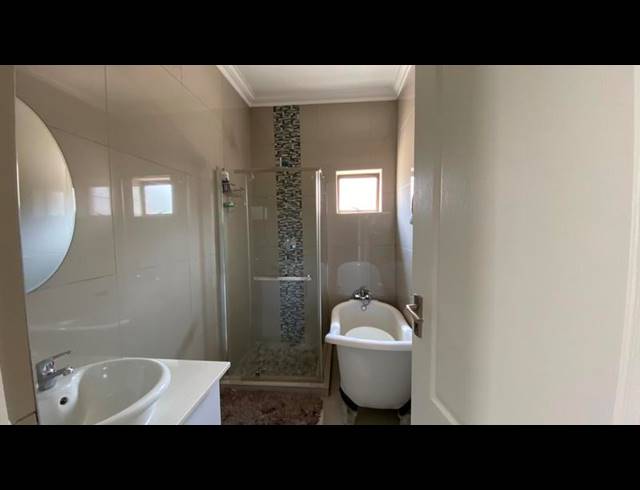 3 BEDROOM HOUSE FOR SALE IN BLUE VALLEY GOLF ESTATE